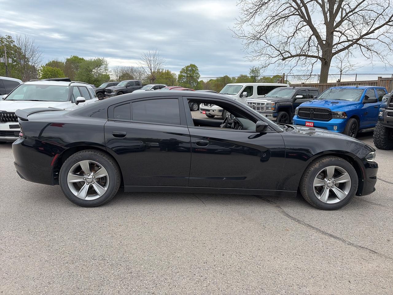 2016 Dodge Charger SXT, HEATED SEATS, REMOTE START, NAVIGATION! Photo