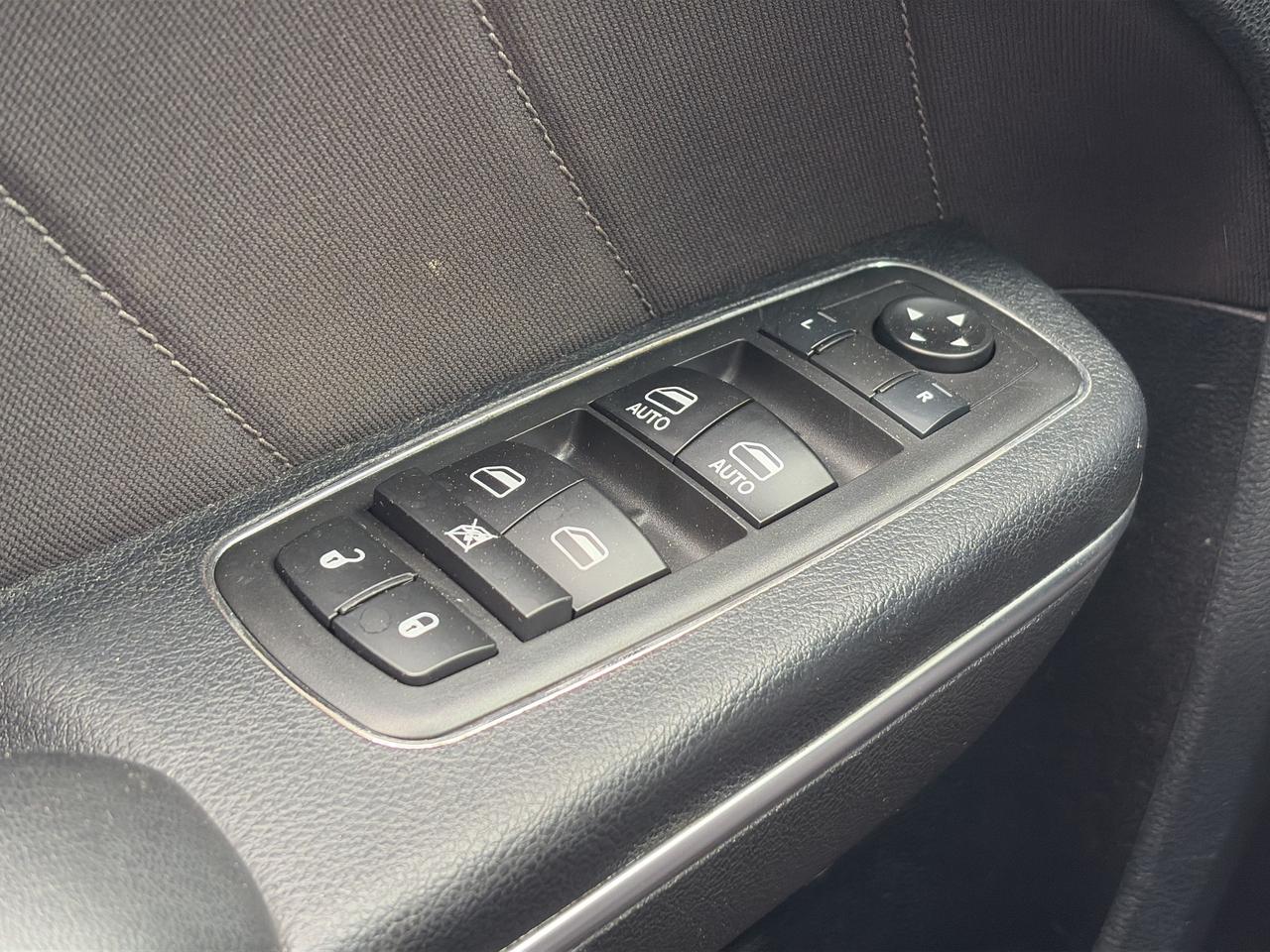 2016 Dodge Charger SXT, HEATED SEATS, REMOTE START, NAVIGATION! - Photo #17