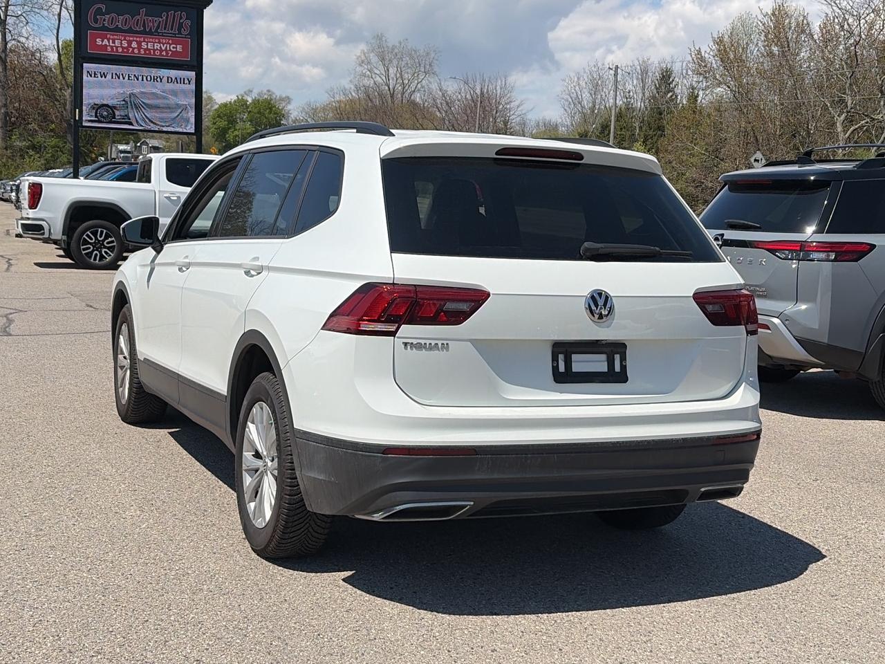2019 Volkswagen Tiguan TRENDLINE, CLEAN CARFAX, AWD, HEATED SEATS! Photo