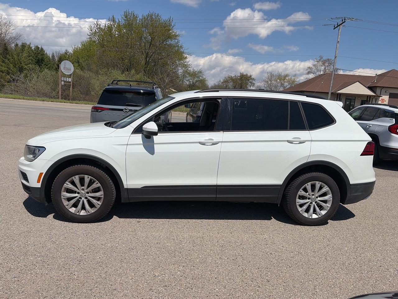 2019 Volkswagen Tiguan TRENDLINE, CLEAN CARFAX, AWD, HEATED SEATS! - Photo #3