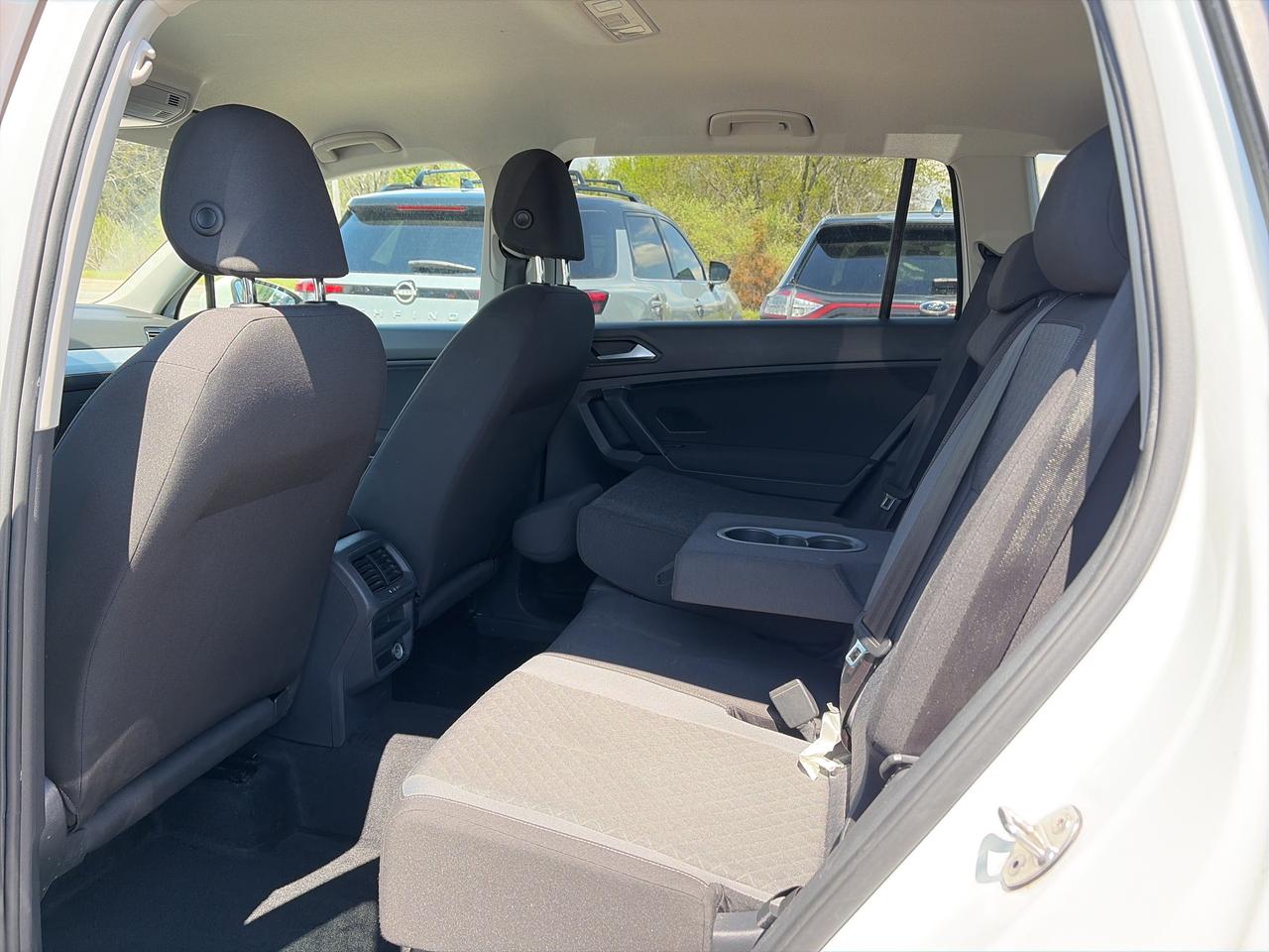 2019 Volkswagen Tiguan TRENDLINE, CLEAN CARFAX, AWD, HEATED SEATS! Photo