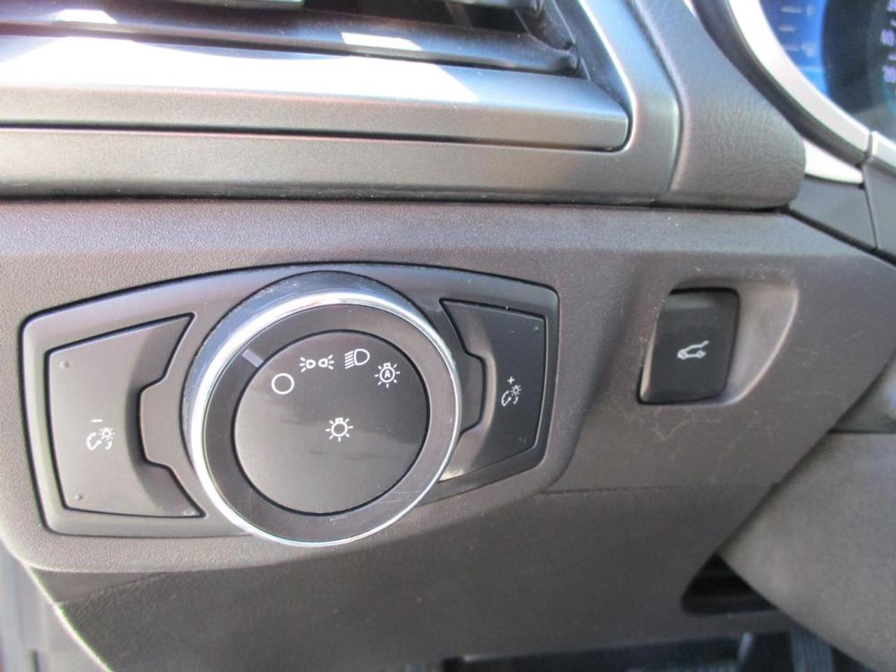 2015 Ford Fusion SE - Photo #10