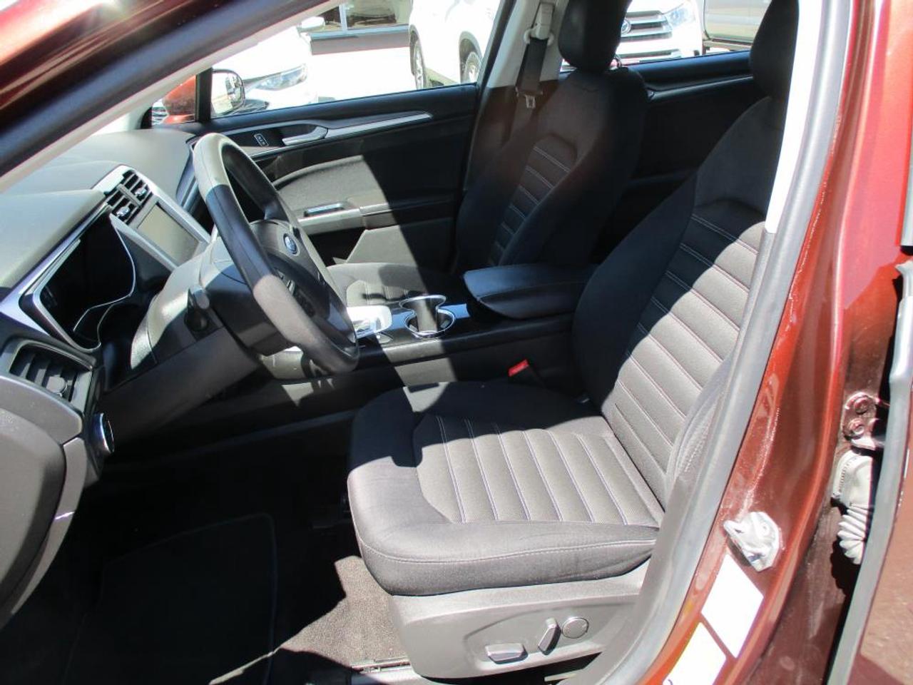 2015 Ford Fusion SE Photo