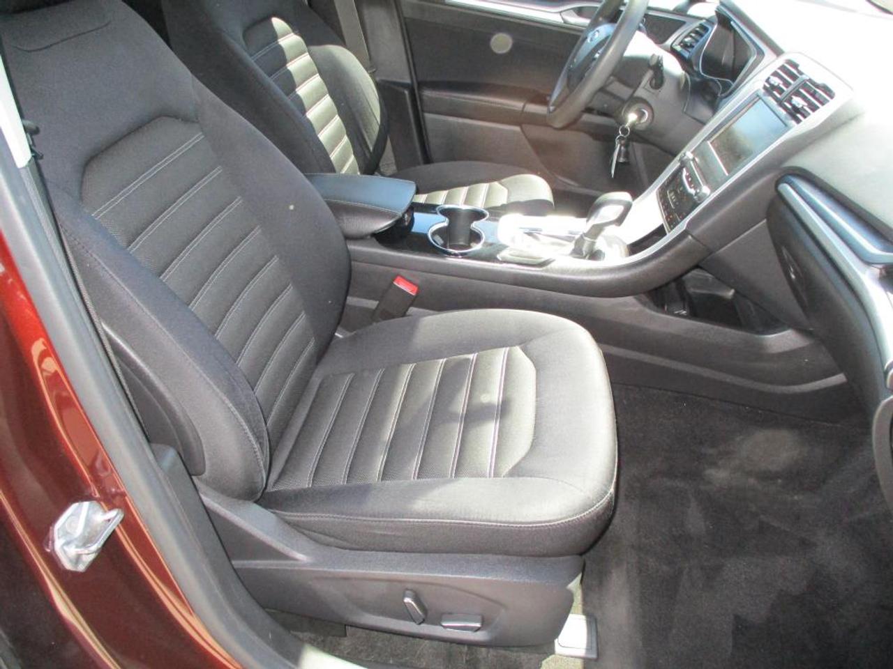 2015 Ford Fusion SE - Photo #12