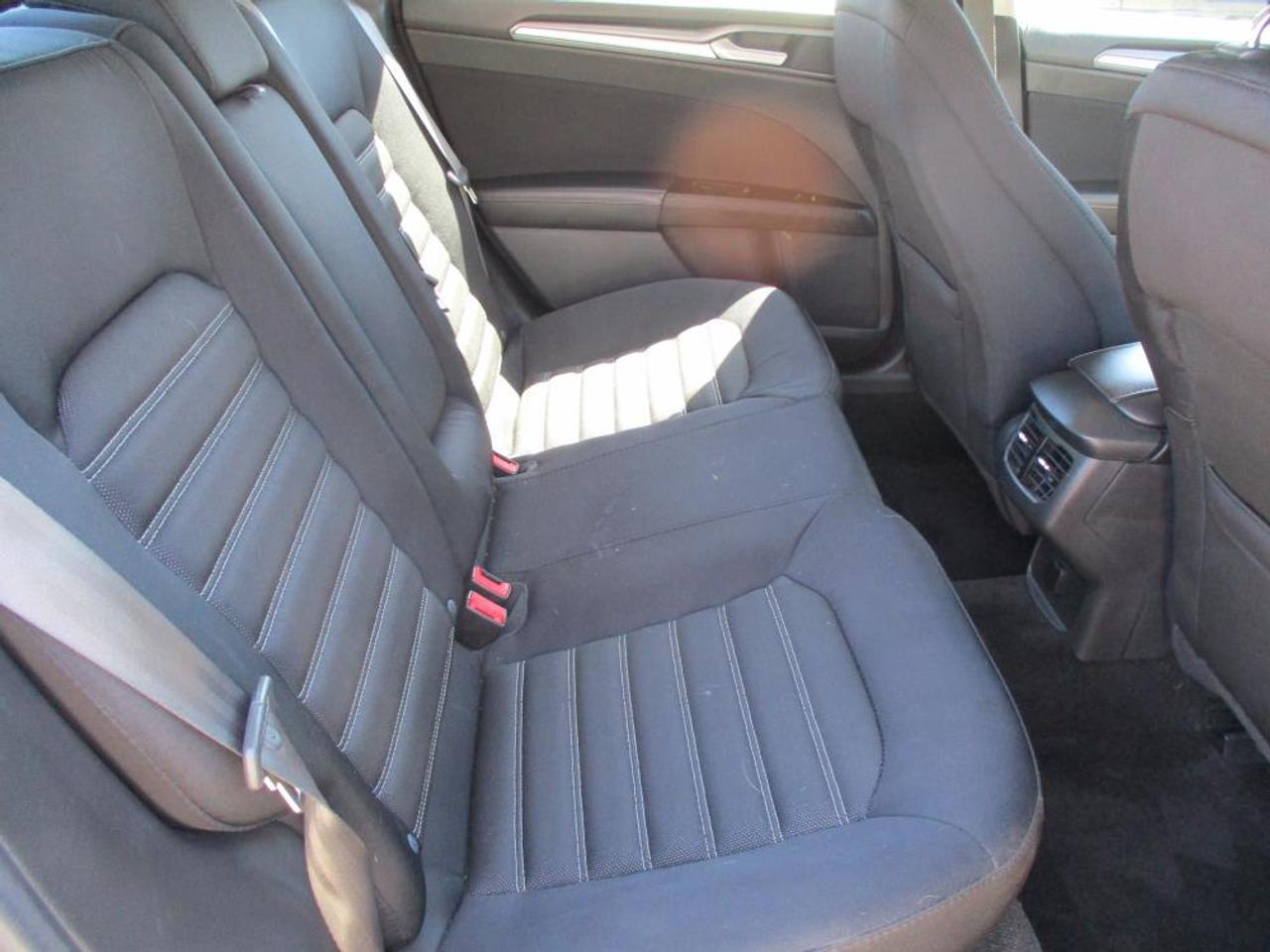 2015 Ford Fusion SE Photo
