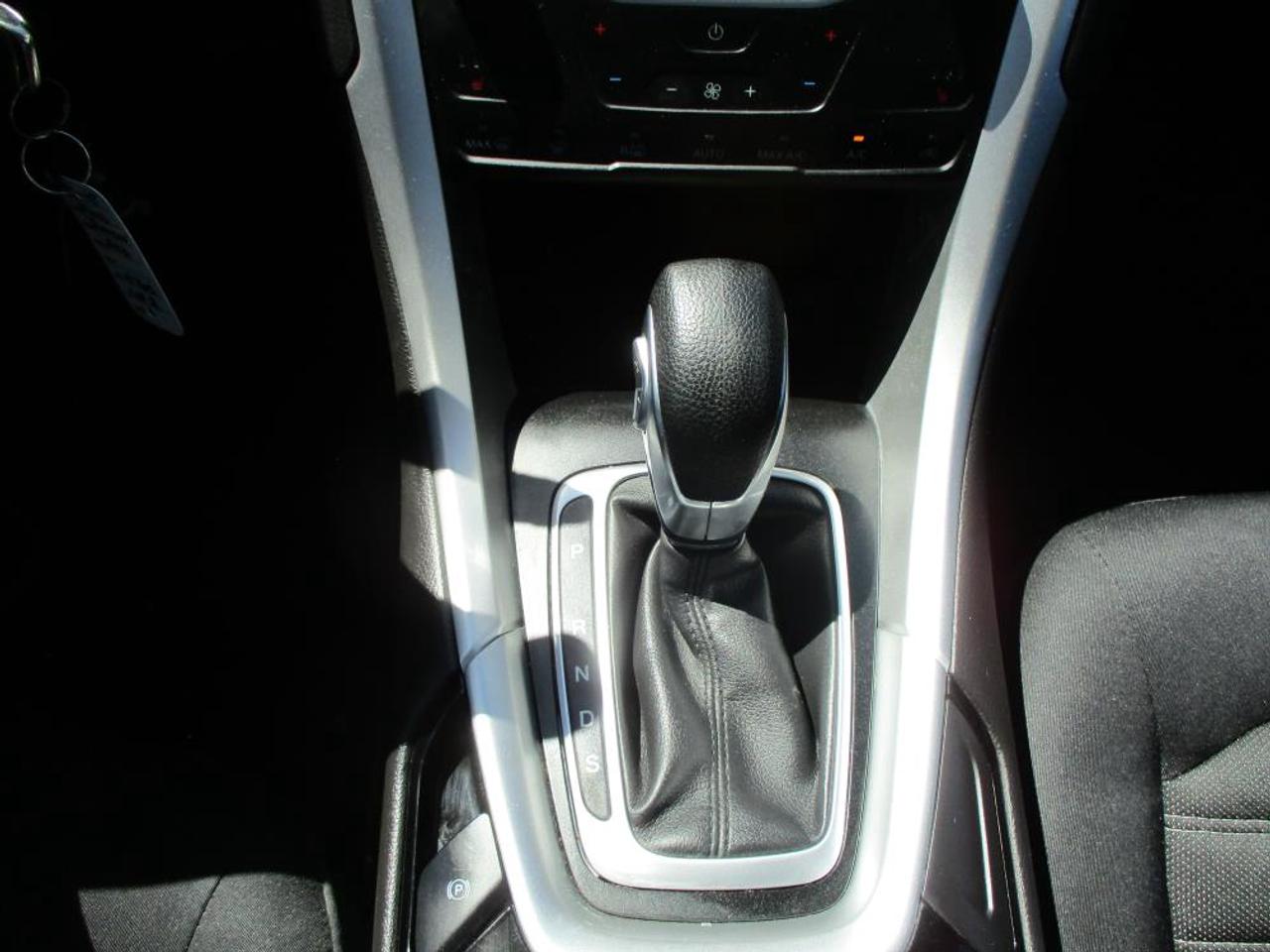 2015 Ford Fusion SE - Photo #20
