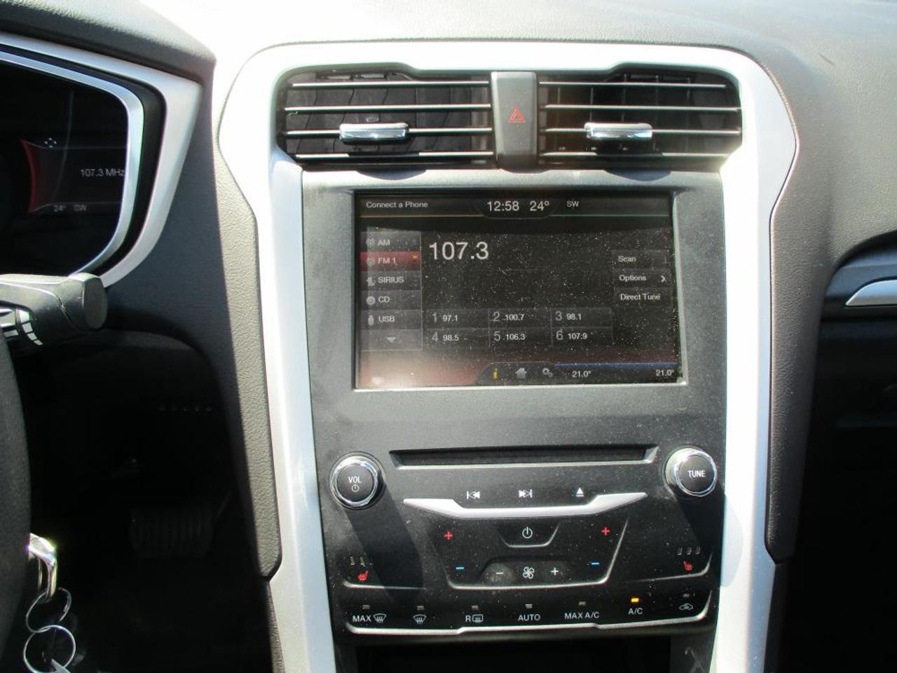 2015 Ford Fusion SE - Photo #18