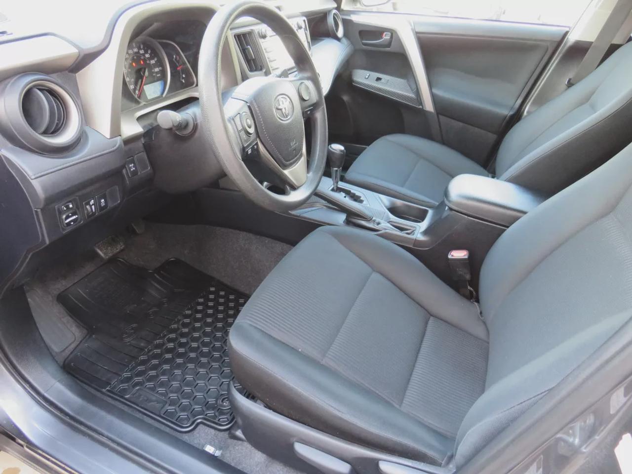 2015 Toyota RAV4 LE | Low KM!! | Clean Title No Accidents | AWD | Digital Touchscreen | Reverse Camera | CD Player | Heated Seats | Photo