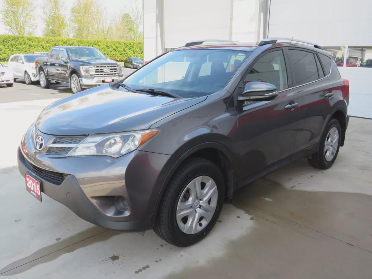 2015 Toyota RAV4 LE | Low KM!! | Clean Title No Accidents | AWD | Digital Touchscreen | Reverse Camera | CD Player | Heated Seats | Photo