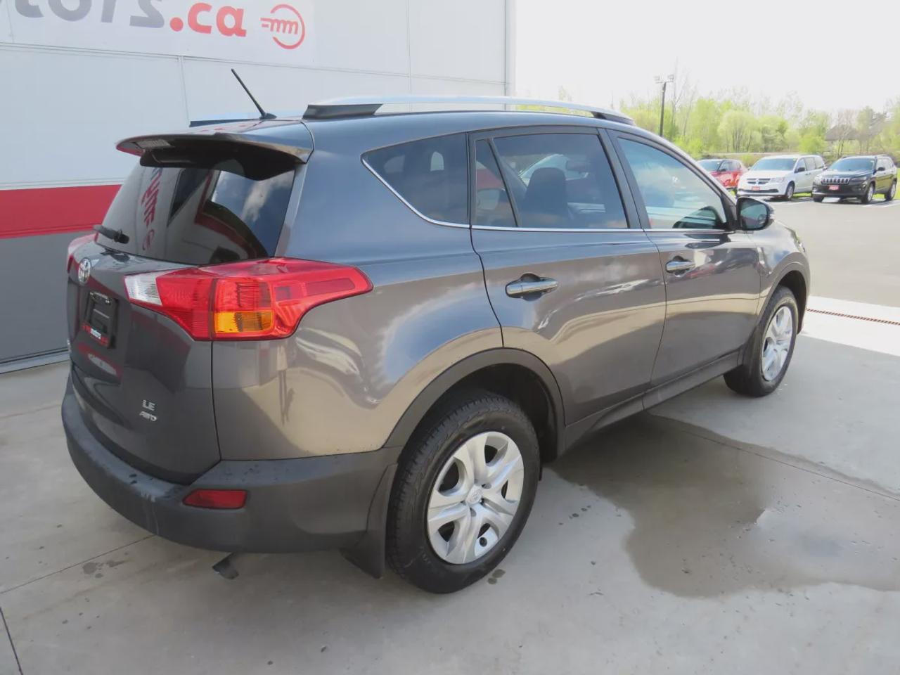 2015 Toyota RAV4 LE | Low KM!! | Clean Title No Accidents | AWD | Digital Touchscreen | Reverse Camera | CD Player | Heated Seats | Photo