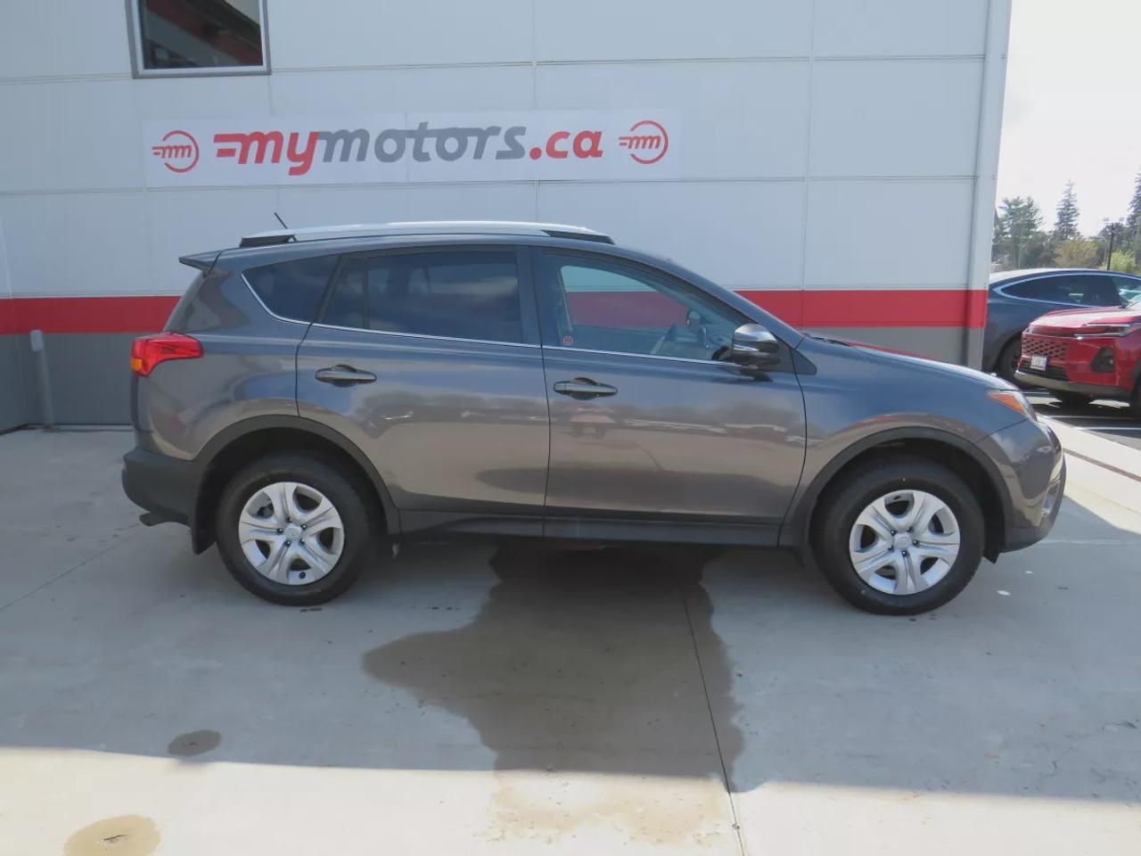 2015 Toyota RAV4 LE | Low KM!! | Clean Title No Accidents | AWD | Digital Touchscreen | Reverse Camera | CD Player | Heated Seats | Photo