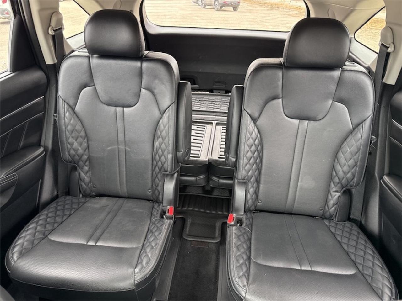 2022 Kia Sorento SX  Panoramic Sunroof - $267 B/W Photo