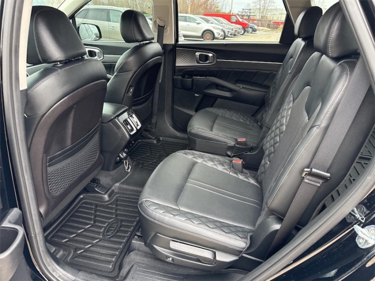 2022 Kia Sorento SX  Panoramic Sunroof - $267 B/W Photo