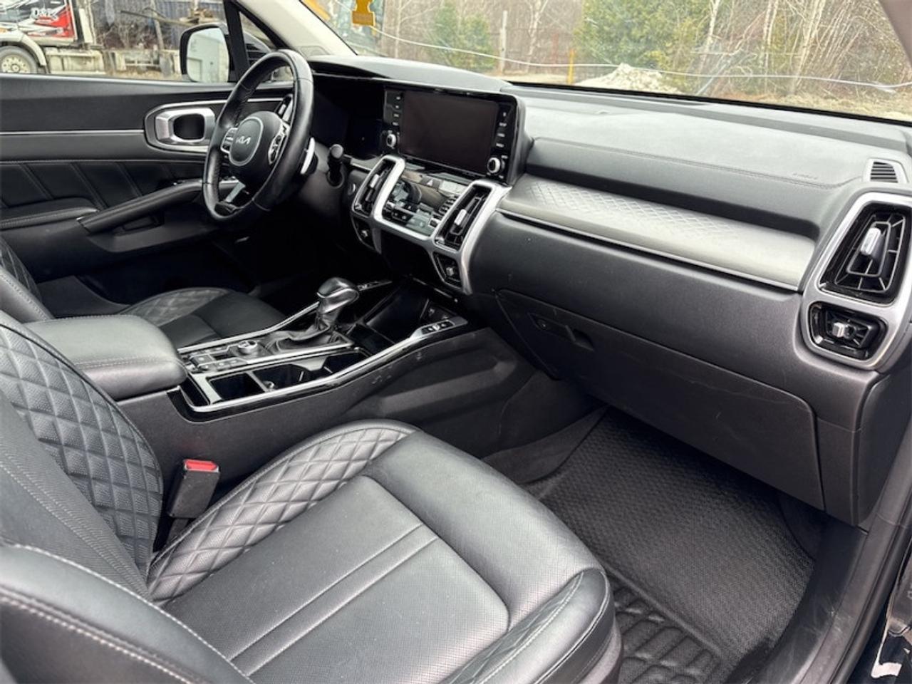 2022 Kia Sorento SX  Panoramic Sunroof - $267 B/W Photo