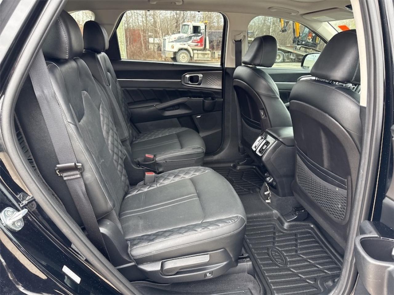 2022 Kia Sorento SX  Panoramic Sunroof - $267 B/W Photo