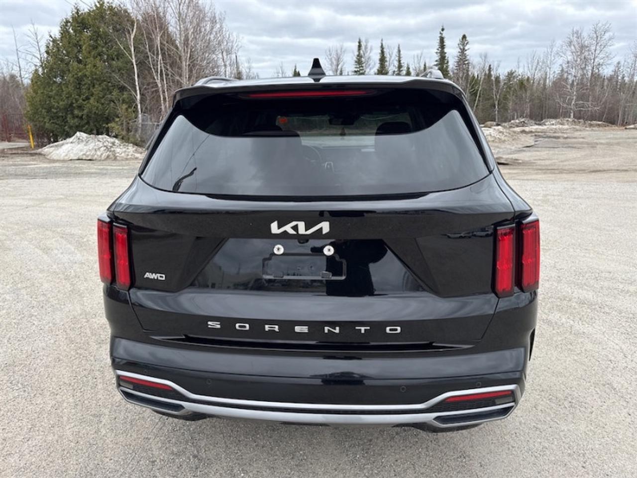 2022 Kia Sorento SX  Panoramic Sunroof - $267 B/W Photo