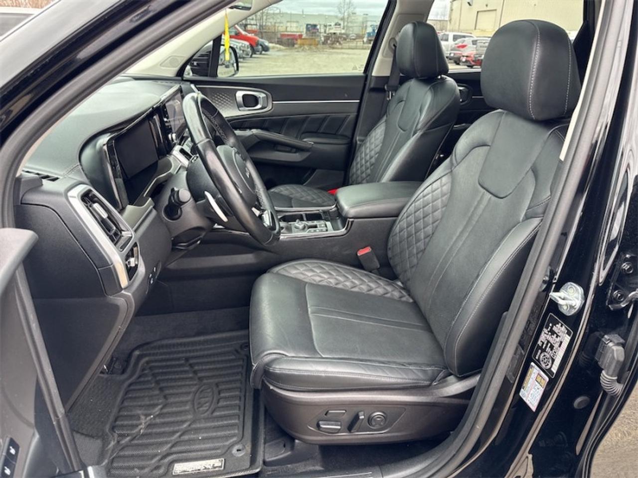2022 Kia Sorento SX  Panoramic Sunroof - $267 B/W Photo