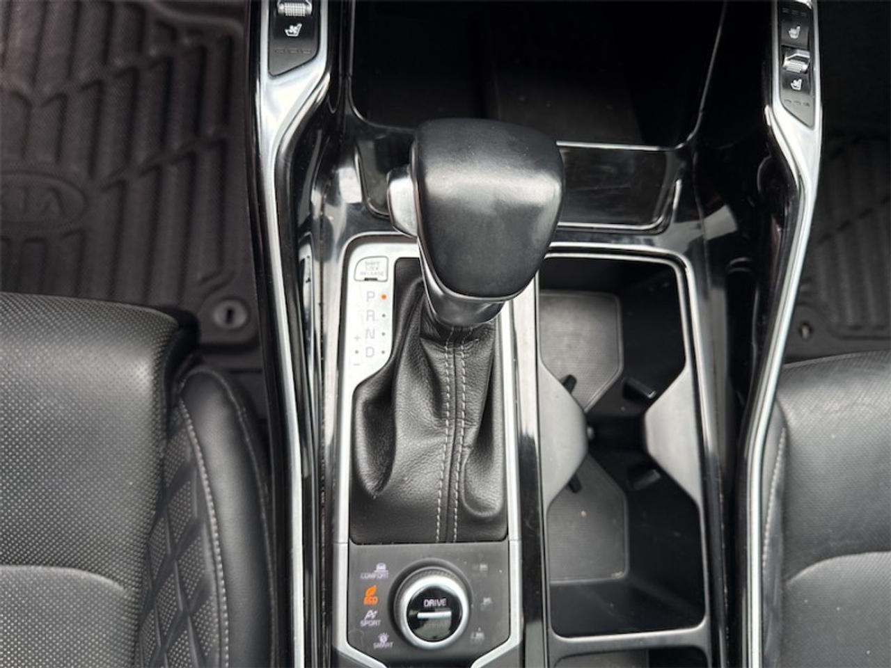 2022 Kia Sorento SX  Panoramic Sunroof - $267 B/W Photo