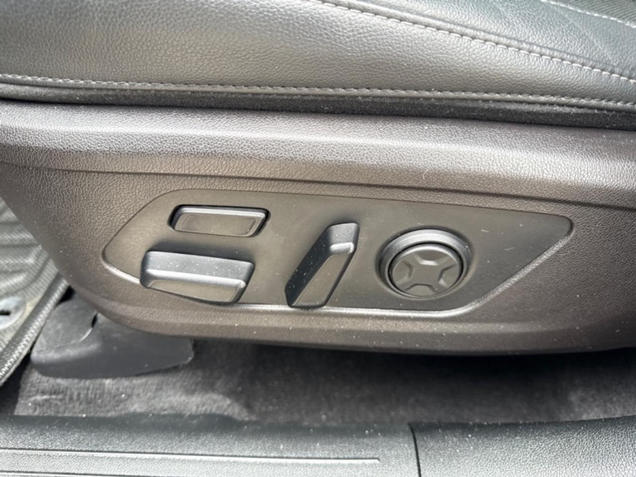 2022 Kia Sorento SX  Panoramic Sunroof - $267 B/W Photo