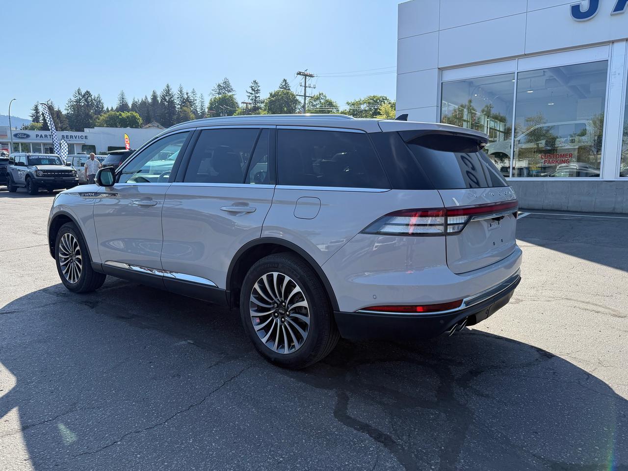 2023 Lincoln Aviator Reserve Photo2