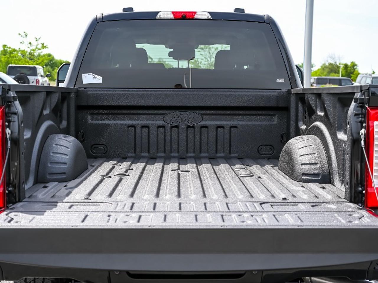 2026 Ford F-350 Super Duty SRW XLT Photo