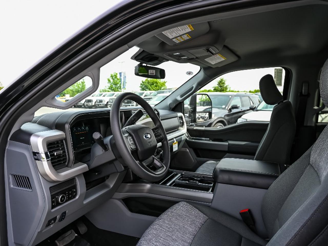 2026 Ford F-350 Super Duty SRW XLT Photo