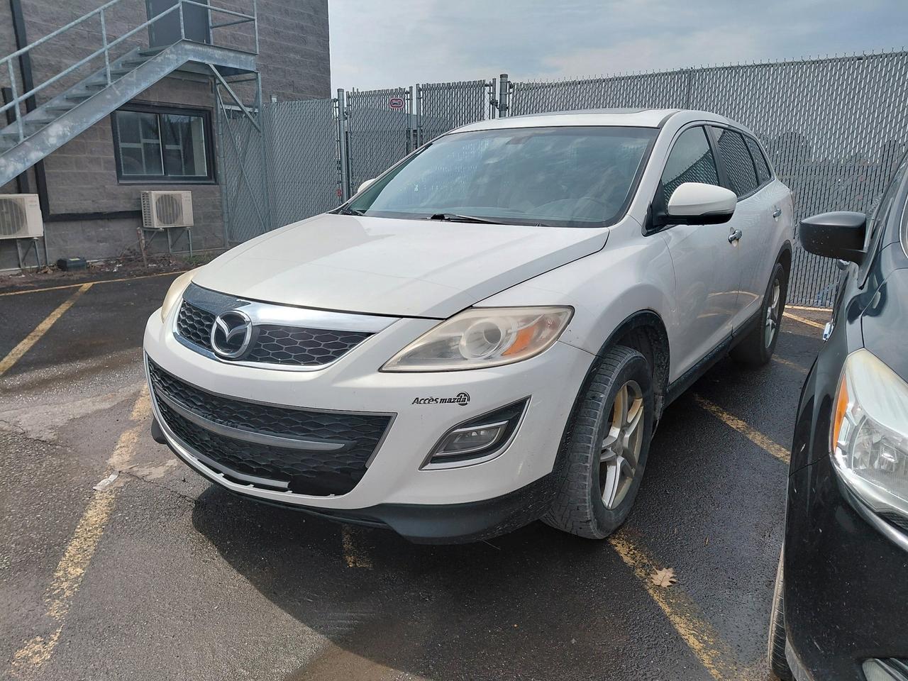 À la recherche dun VUS spacieux et performant à petit prix? Découvrez le Mazda CX-9 Grand Touring 2011! Doté dun puissant moteur V6 3.7L DOHC 24V, ce véhicule vous offre une conduite dynamique et confortable, idéale pour la famille ou les escapades du week-end. Vendu tel quel, ce Mazda CX-9 vous permet déconomiser . Profitez dune opportunité unique de rouler dans un VUS fiable à moindre coût chez Kenny Drummondville. Passez nous voir pour plus dinformations!