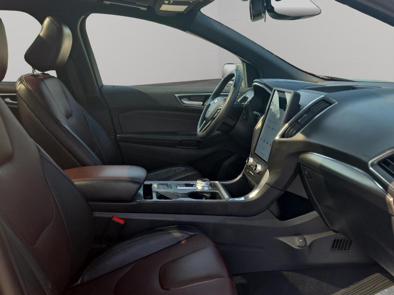 2021 Ford Edge Titanium Photo