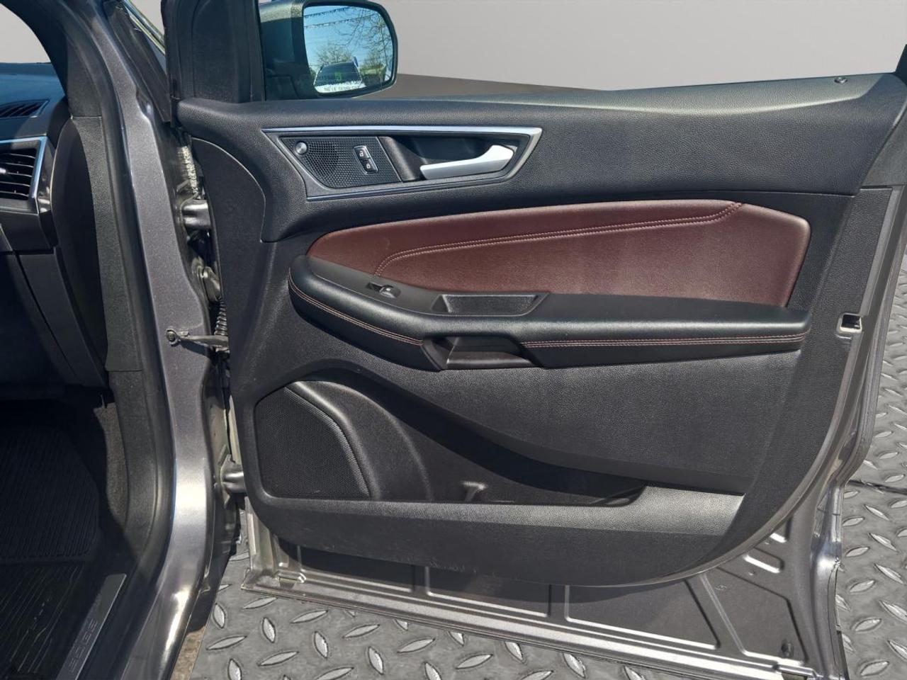 2021 Ford Edge Titanium Photo