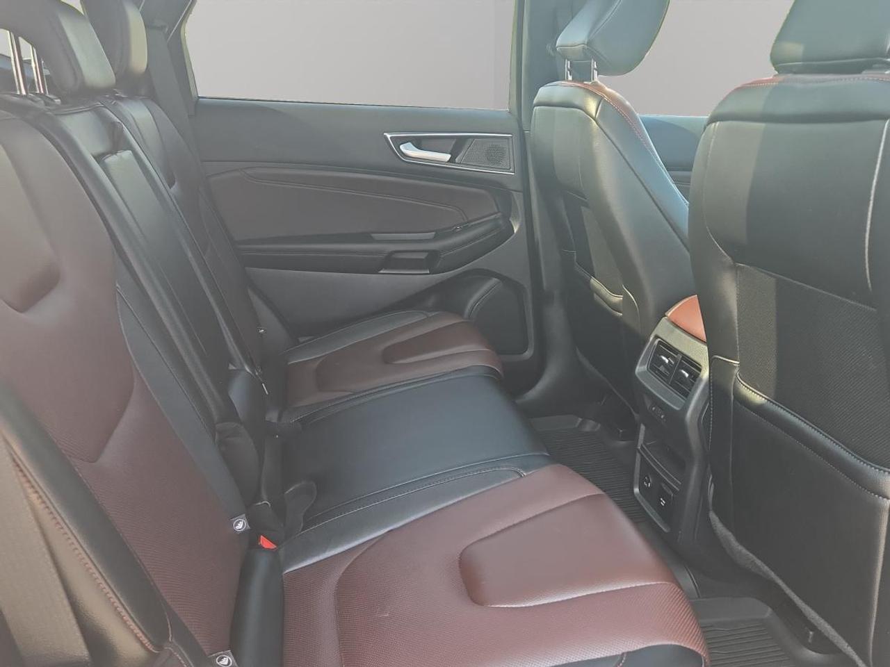2021 Ford Edge Titanium Photo
