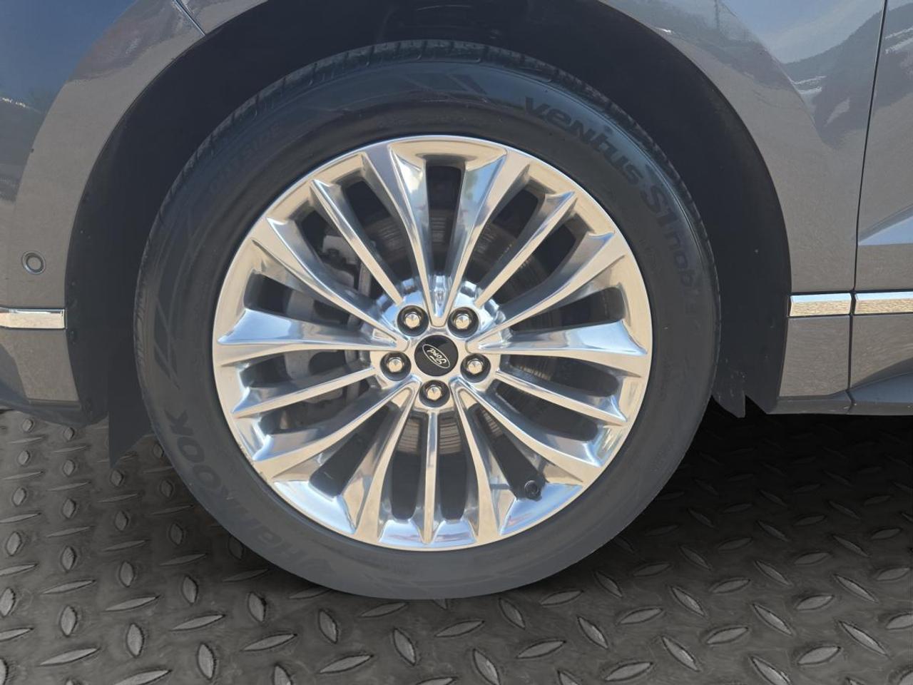 2021 Ford Edge Titanium Photo