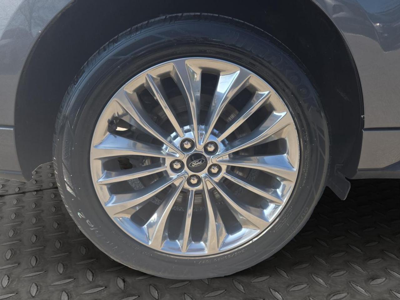 2021 Ford Edge Titanium Photo