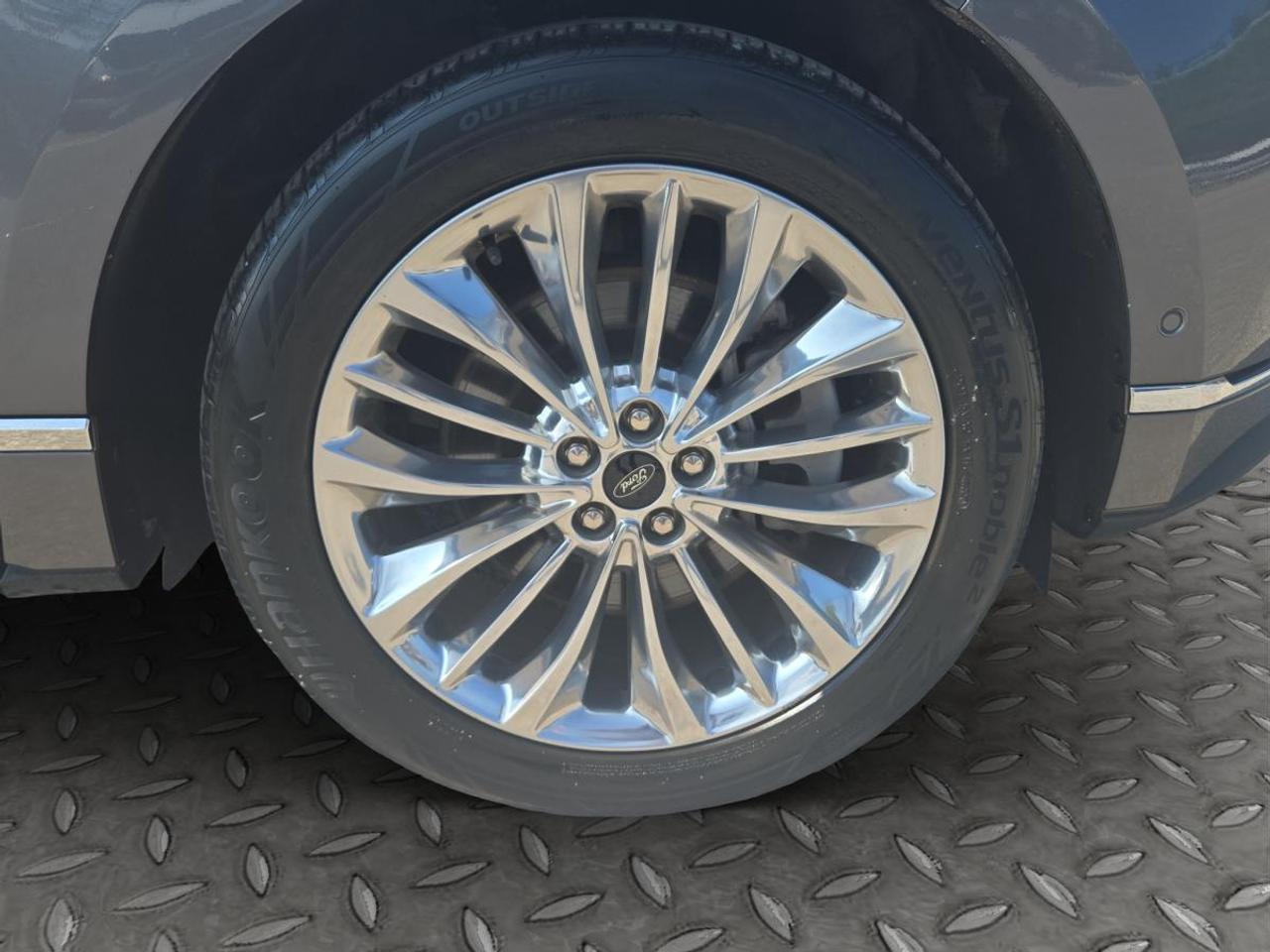 2021 Ford Edge Titanium Photo
