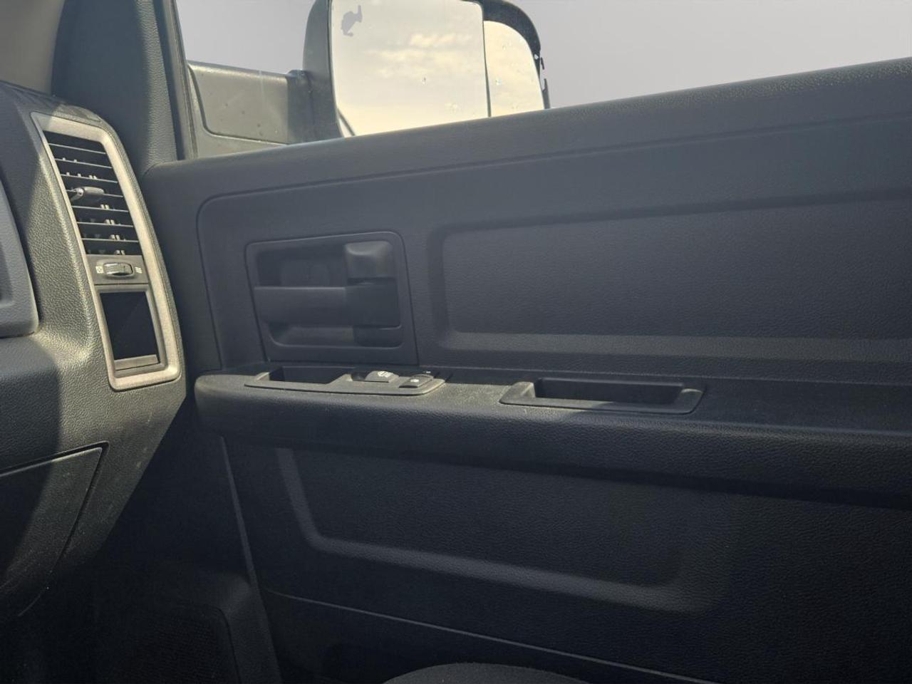 2020 RAM 1500 Classic EXPRESS Photo