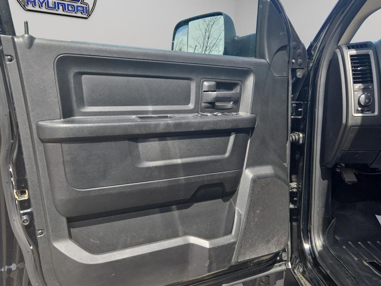 2020 RAM 1500 Classic EXPRESS Photo