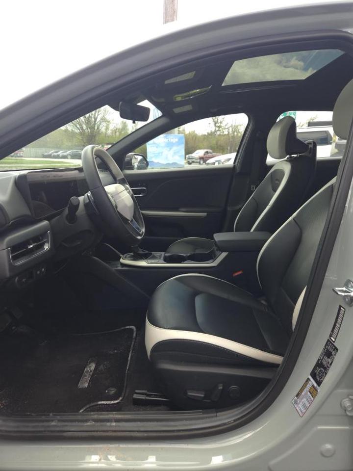 2025 Kia K4 GT-LINE TURBO Photo