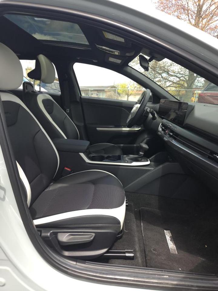 2025 Kia K4 GT-LINE TURBO Photo