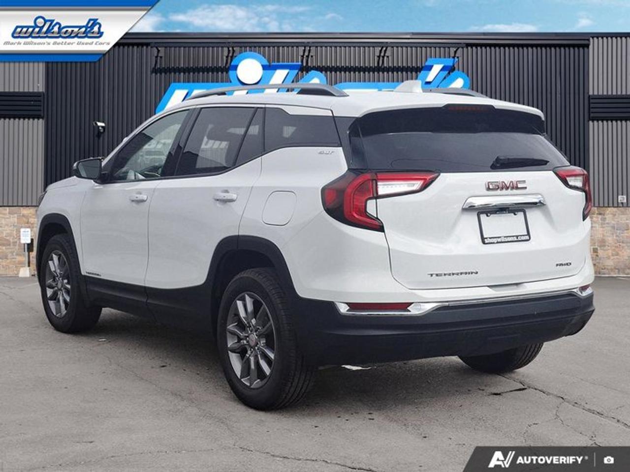 2024 GMC Terrain SLT AWD | Leather | Heated Seats + Steering | Remote Start | Power Liftgate | CarPlay and More ! Photo