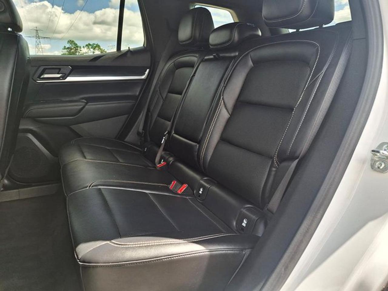 2026 GMC Terrain Elevation | Leather | Premium Pkg | Adaptive Cruise | Convenience Pkg | Heated Wheel + Seats Photo