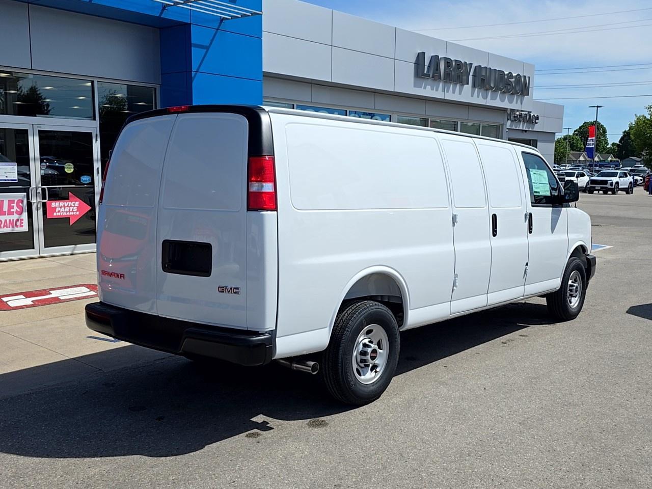 2026 GMC Savana Cargo Van 2500 Extended Wheelbase Rear-Wheel Drive Photo