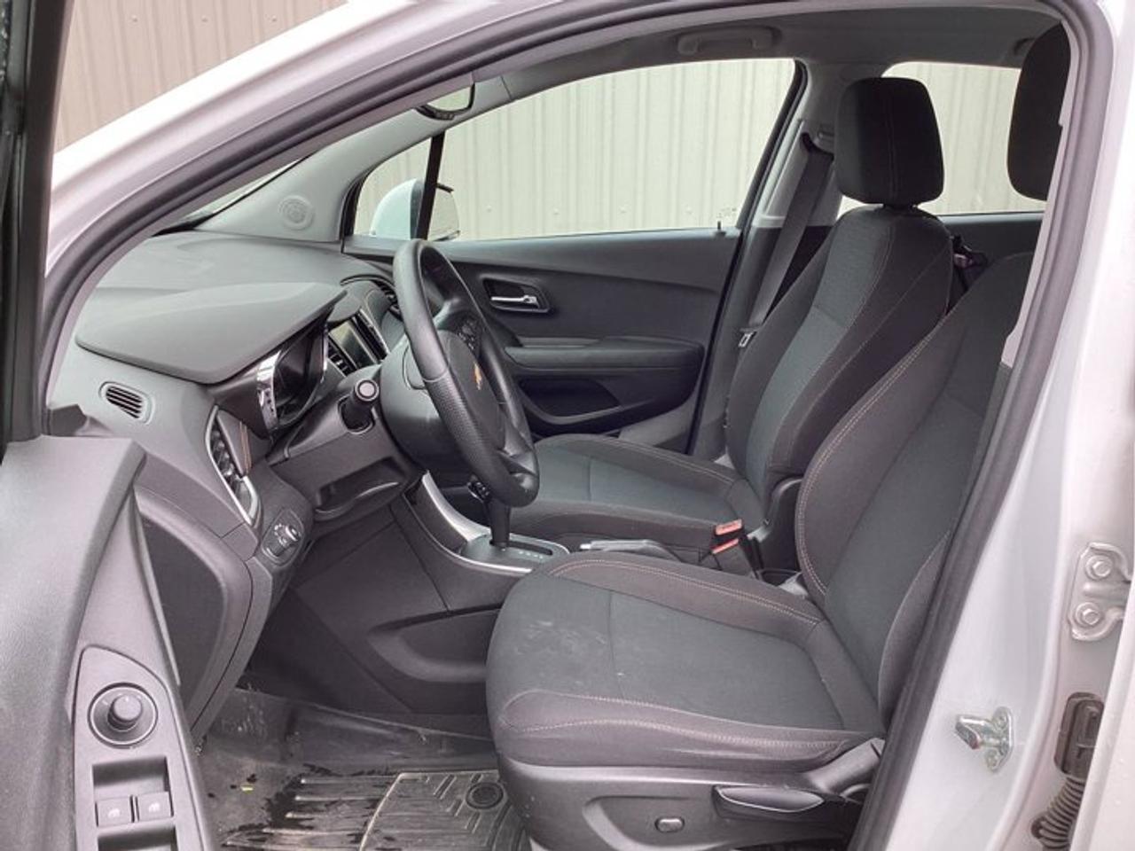 2019 Chevrolet Trax LS FWD | No Accidents Photo2