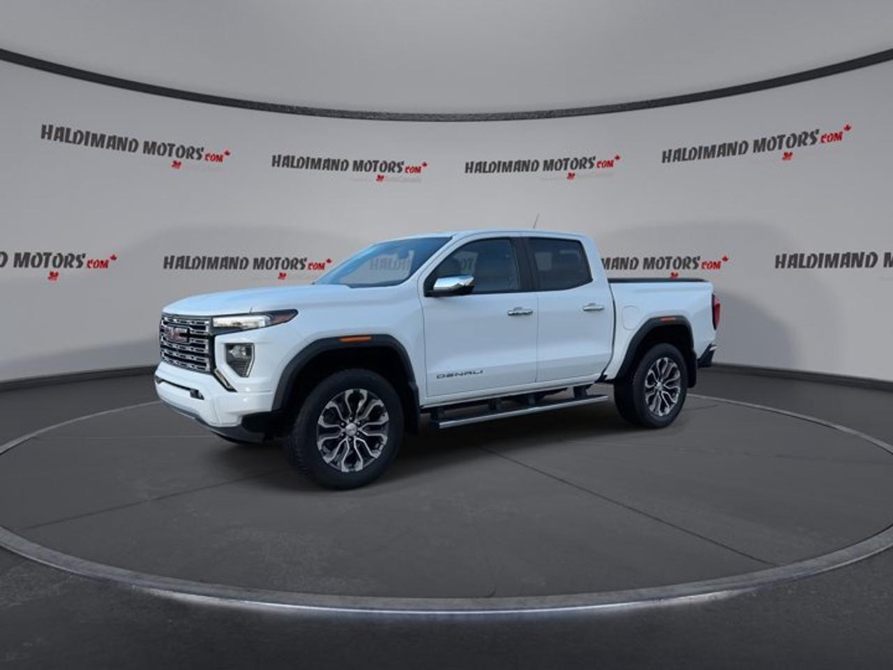 2023 GMC Canyon Denali Crew Cab 5' Box 4WD | No Accidents | Leather Seats Photo3