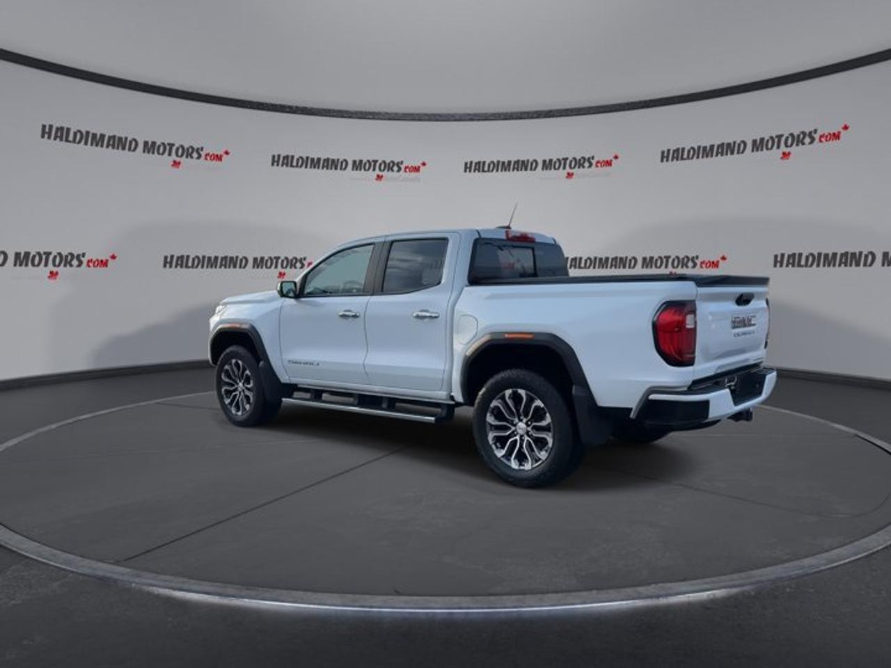 2023 GMC Canyon Denali Crew Cab 5' Box 4WD | No Accidents | Leather Seats Photo
