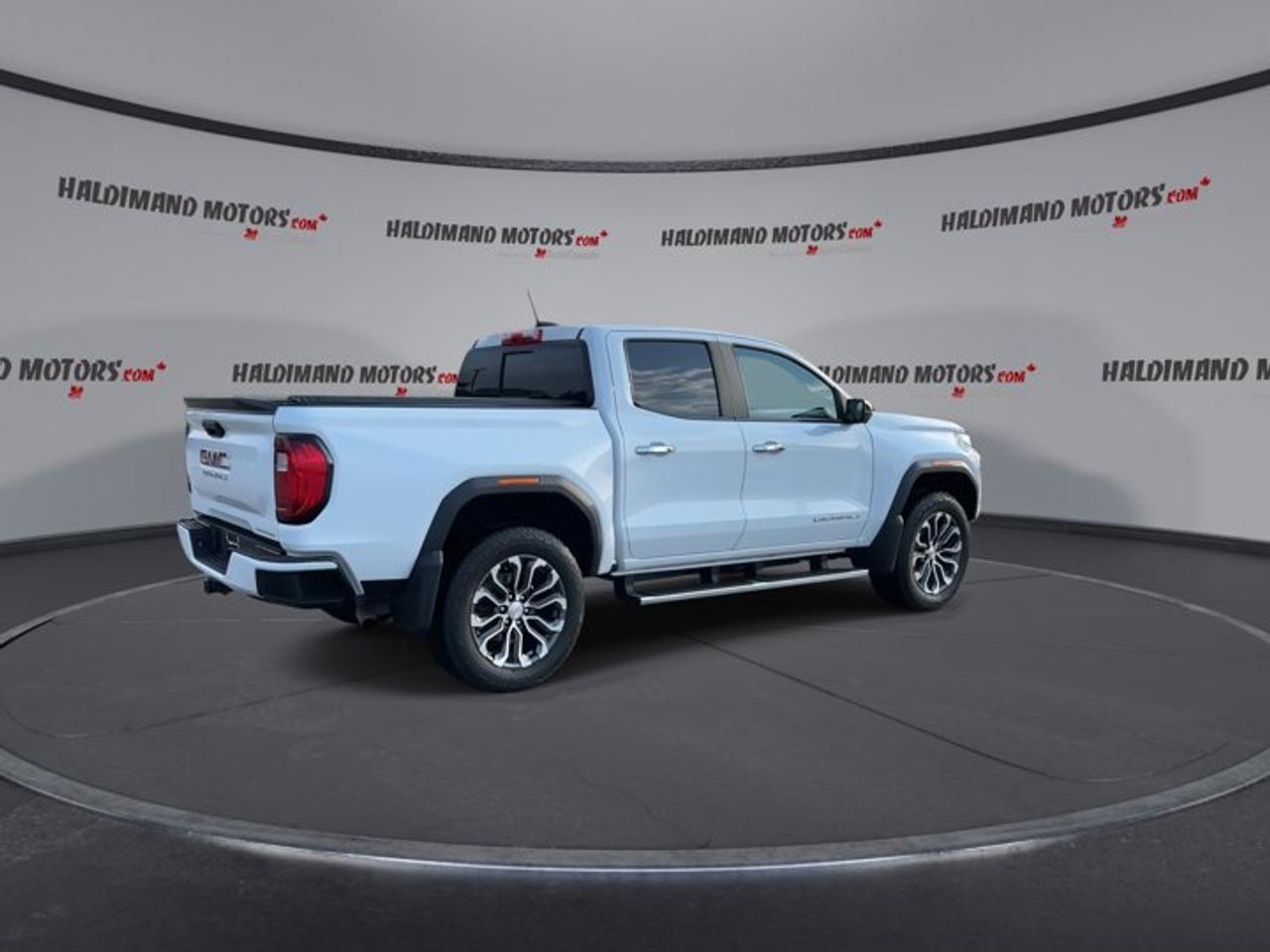 2023 GMC Canyon Denali Crew Cab 5' Box 4WD | No Accidents | Leather Seats Photo