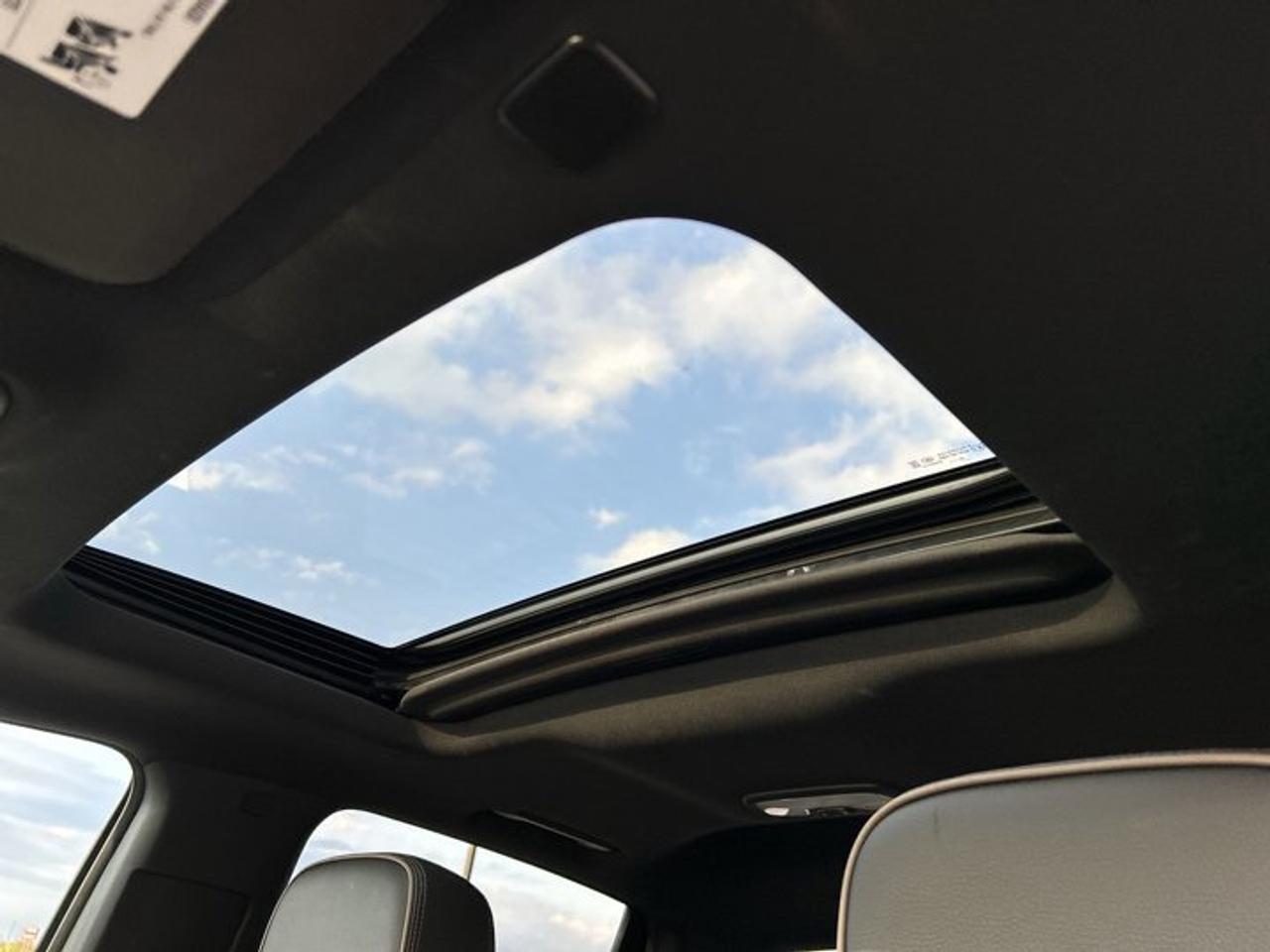 2023 GMC Canyon Denali Crew Cab 5' Box 4WD | No Accidents | Leather Seats Photo