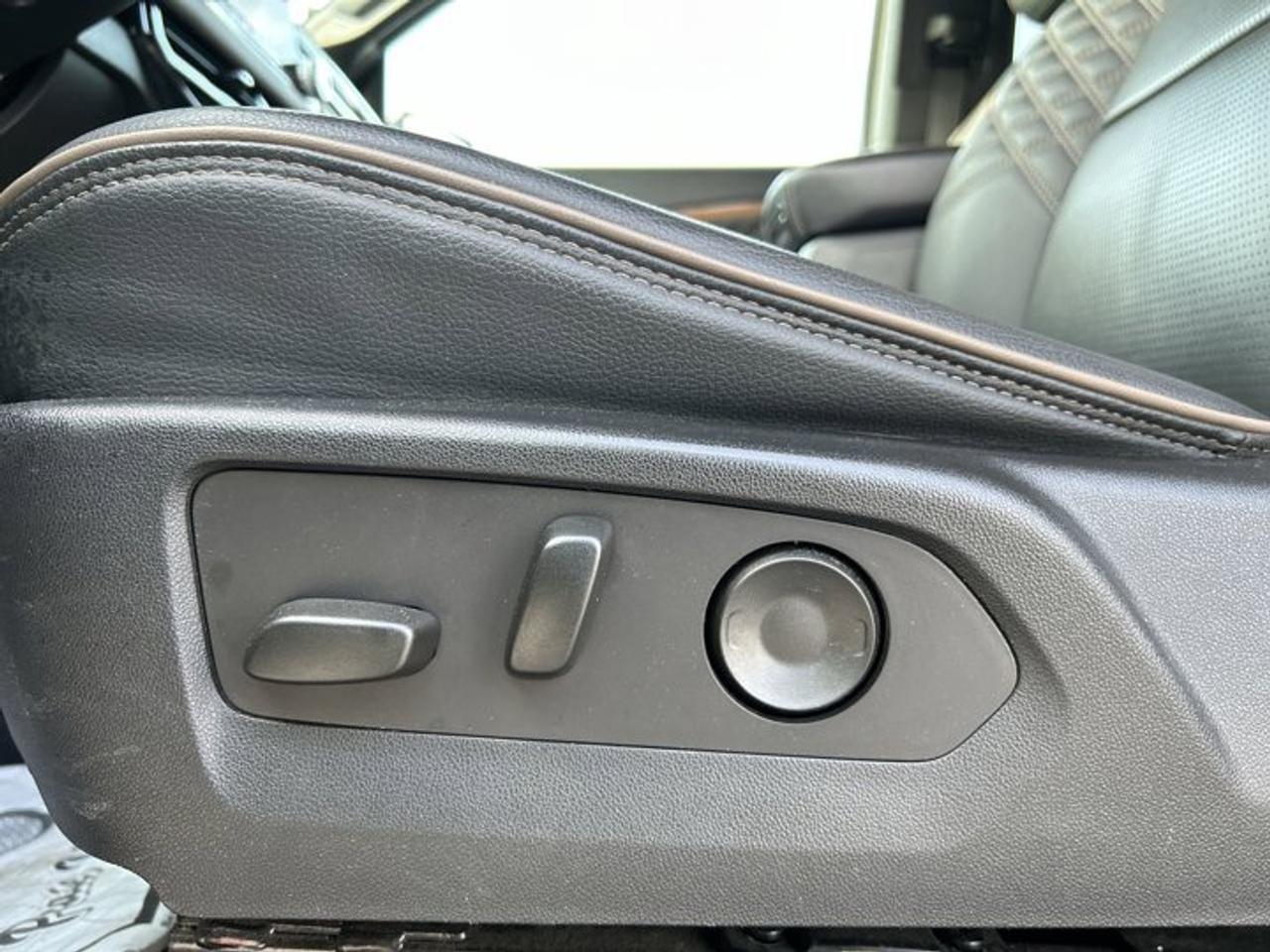 2023 GMC Canyon Denali Crew Cab 5' Box 4WD | No Accidents | Leather Seats Photo