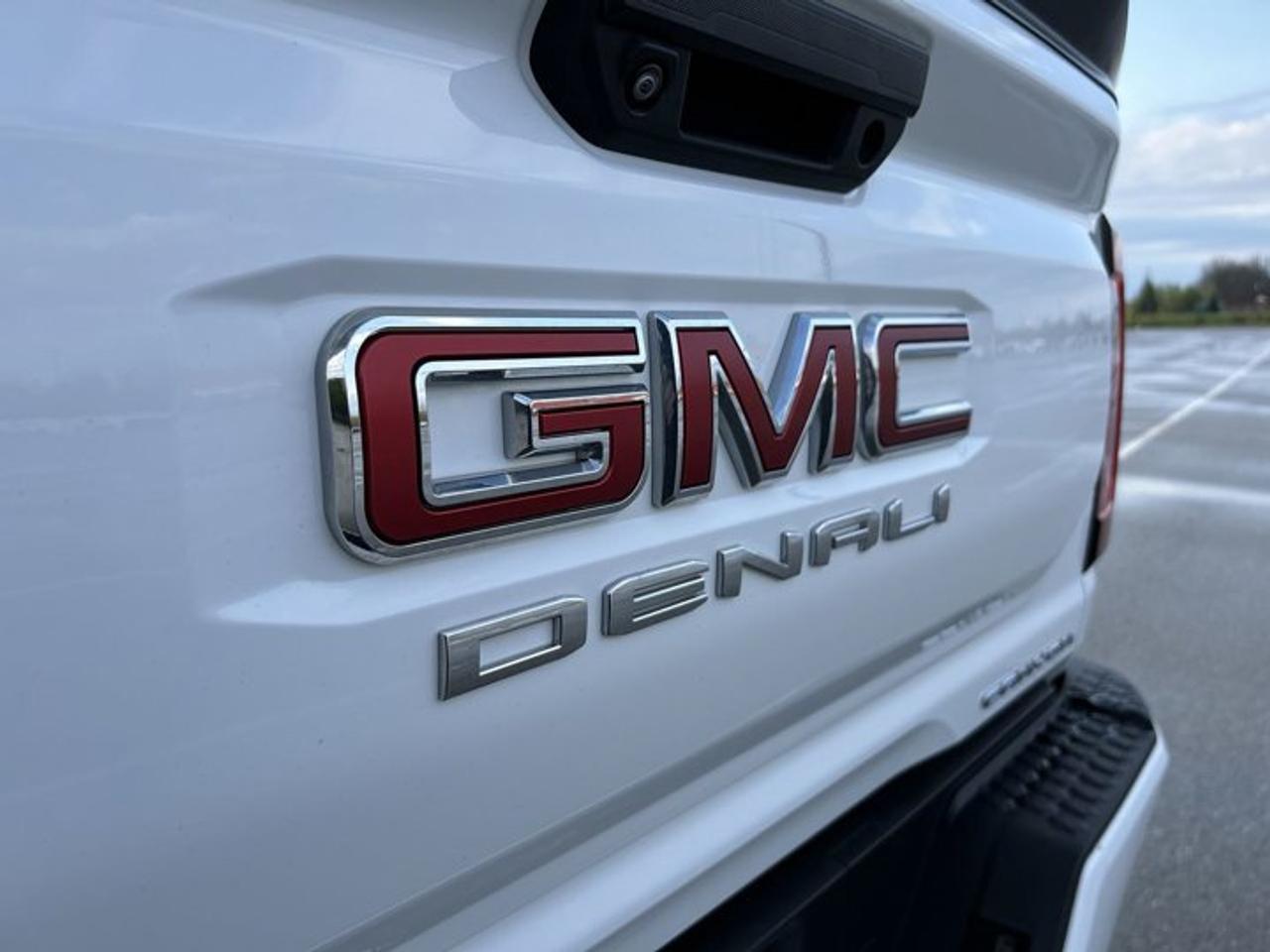 2023 GMC Canyon Denali Crew Cab 5' Box 4WD | No Accidents | Leather Seats Photo