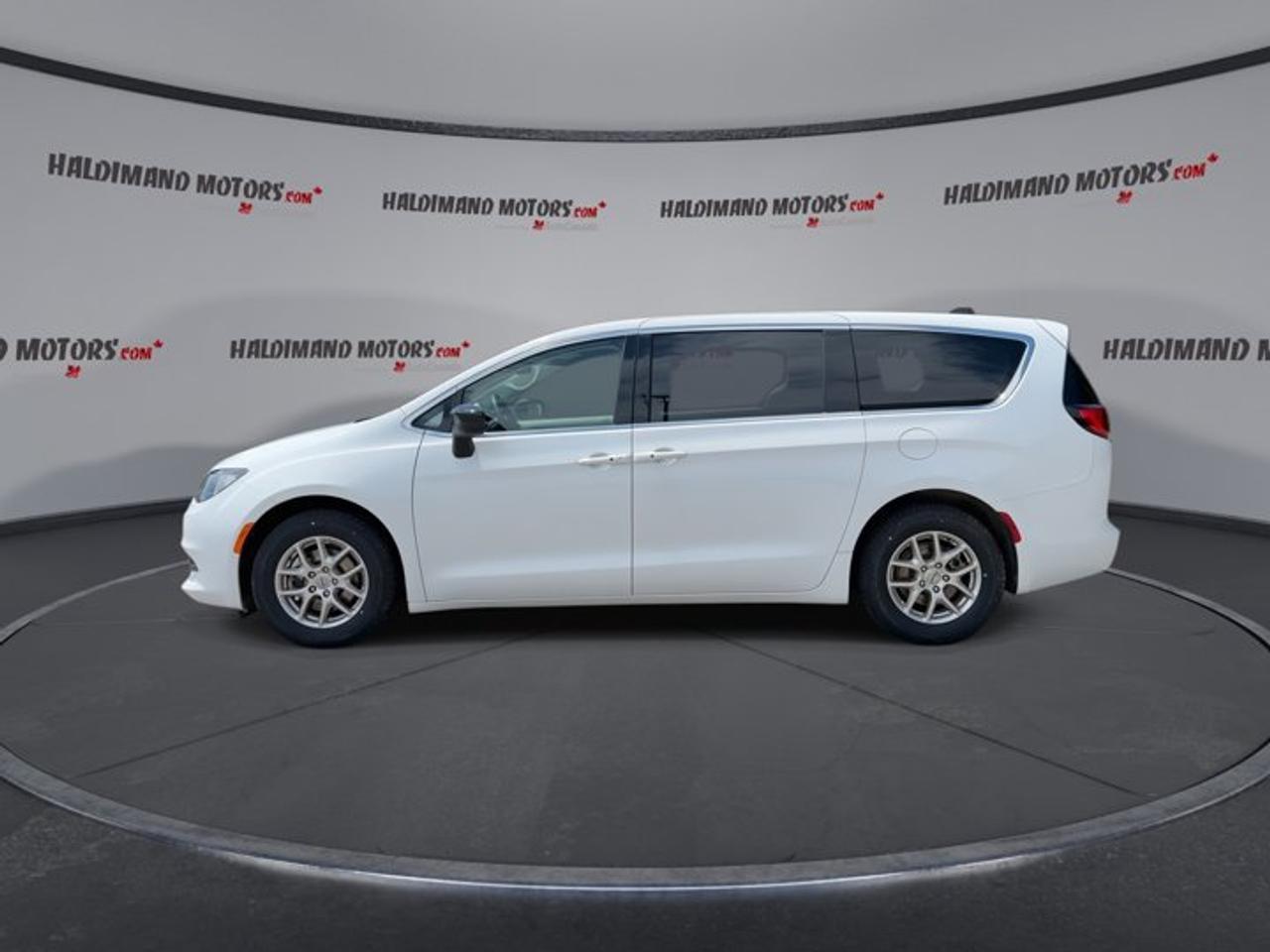 2024 Dodge Grand Caravan SXT 2WD | No Accidents | Heated Steering Photo4