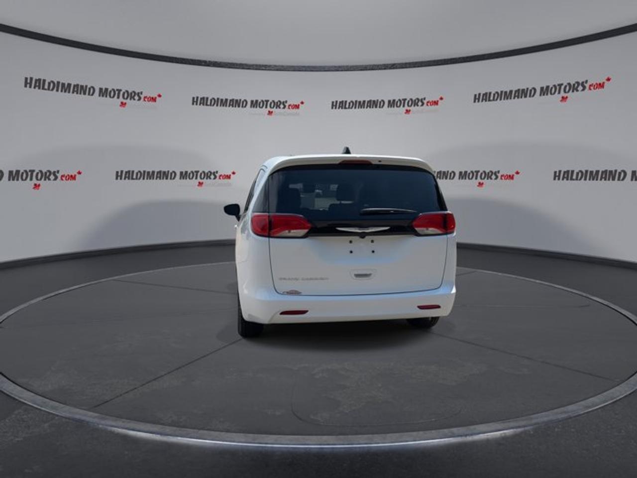 2024 Dodge Grand Caravan SXT 2WD | No Accidents | Heated Steering Photo