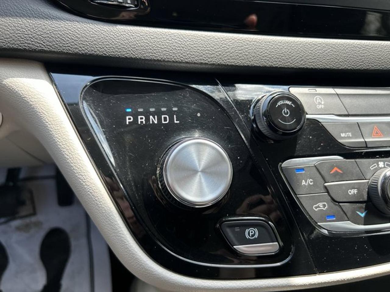 2024 Dodge Grand Caravan SXT 2WD | No Accidents | Heated Steering Photo